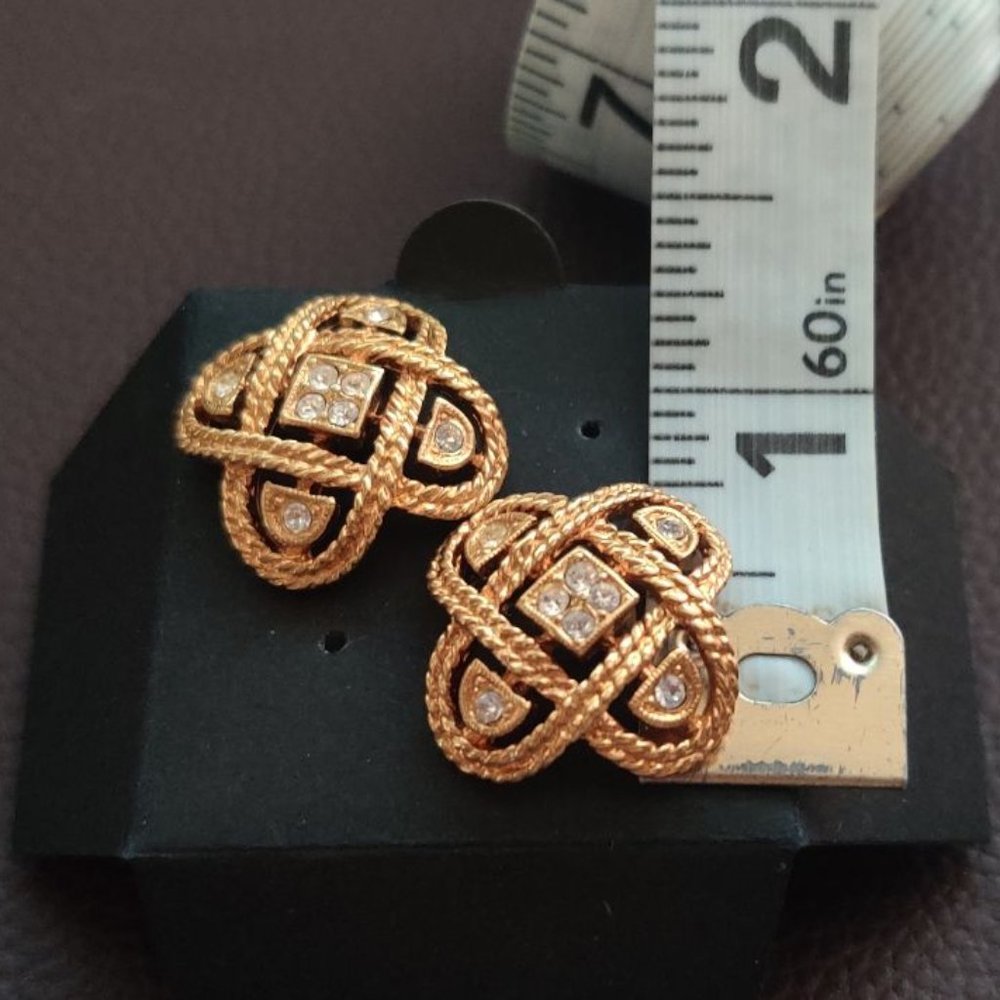 Beautiful design Gold-tone pierced earrings. - Picture 2 of 4